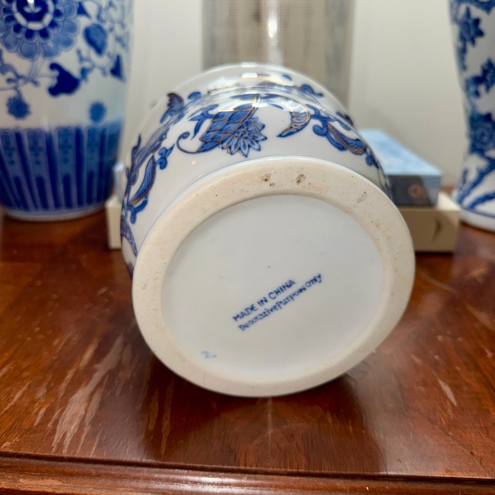 Vintage Blue and White Chinoiserie Double Handled Vase - Picture 4 of 4